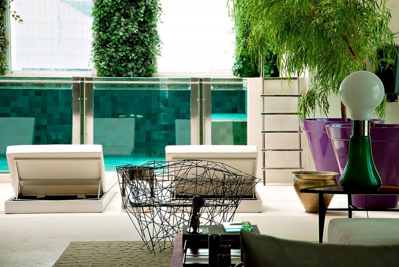 Bien immobilier : Malibu Duplex, luminosité et technologie s’entremêlent dans cet intérieur moderne.
