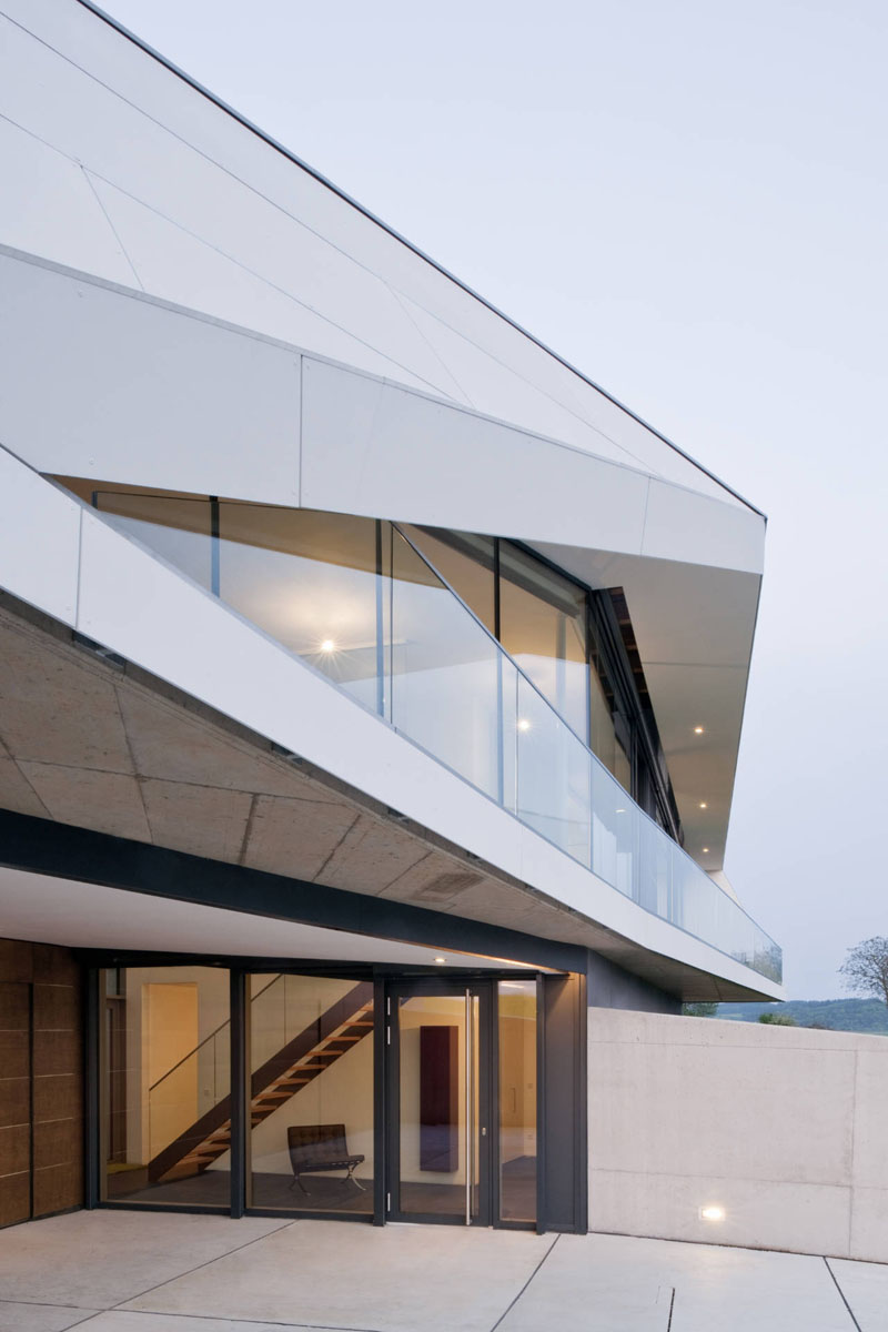 Bien Immobliler : L- House, maison de rêve dans un paysage rural