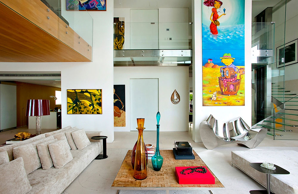 Bien immobilier : Malibu Duplex, luminosité et technologie s’entremêlent dans cet intérieur moderne.