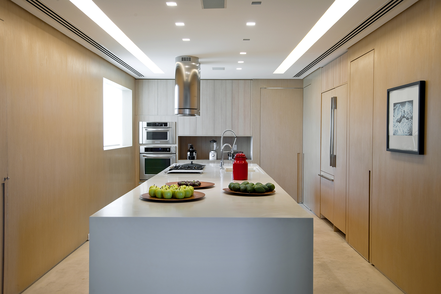 Bien immobilier : Malibu Duplex, luminosité et technologie s’entremêlent dans cet intérieur moderne.