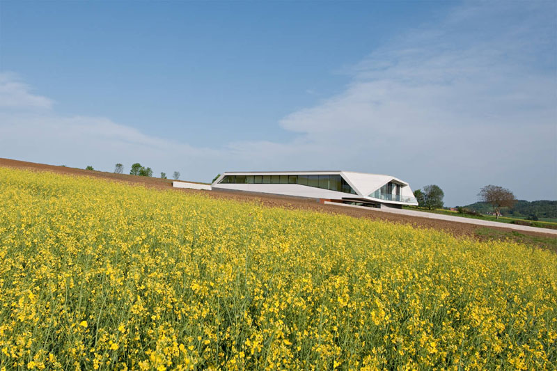 Bien Immobliler : L- House, maison de rêve dans un paysage rural