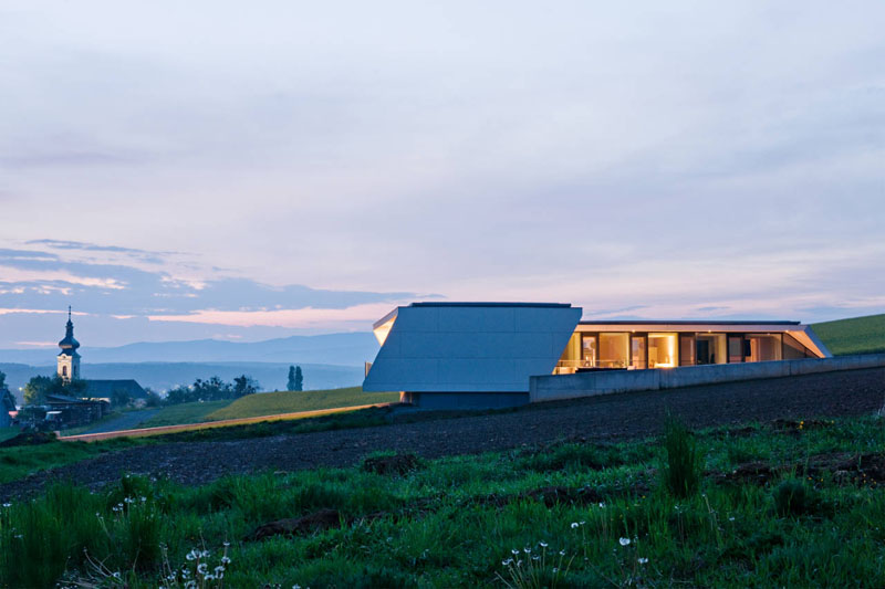 Bien Immobliler : L- House, maison de rêve dans un paysage rural