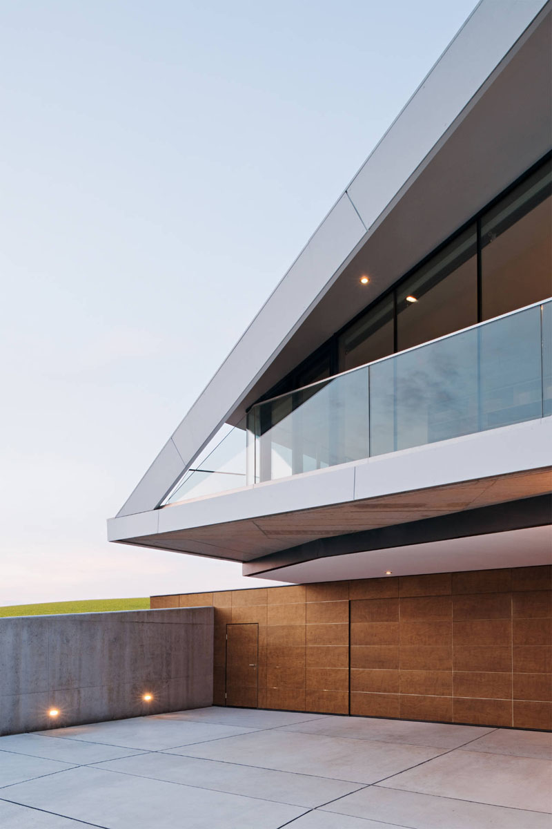Bien Immobliler : L- House, maison de rêve dans un paysage rural